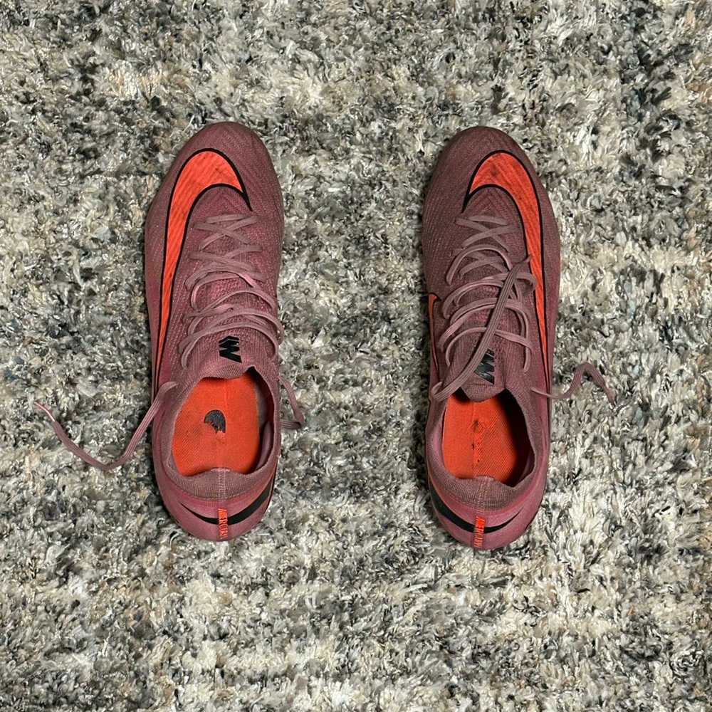 Nike Men's Crimson and Black Athletic Shoes